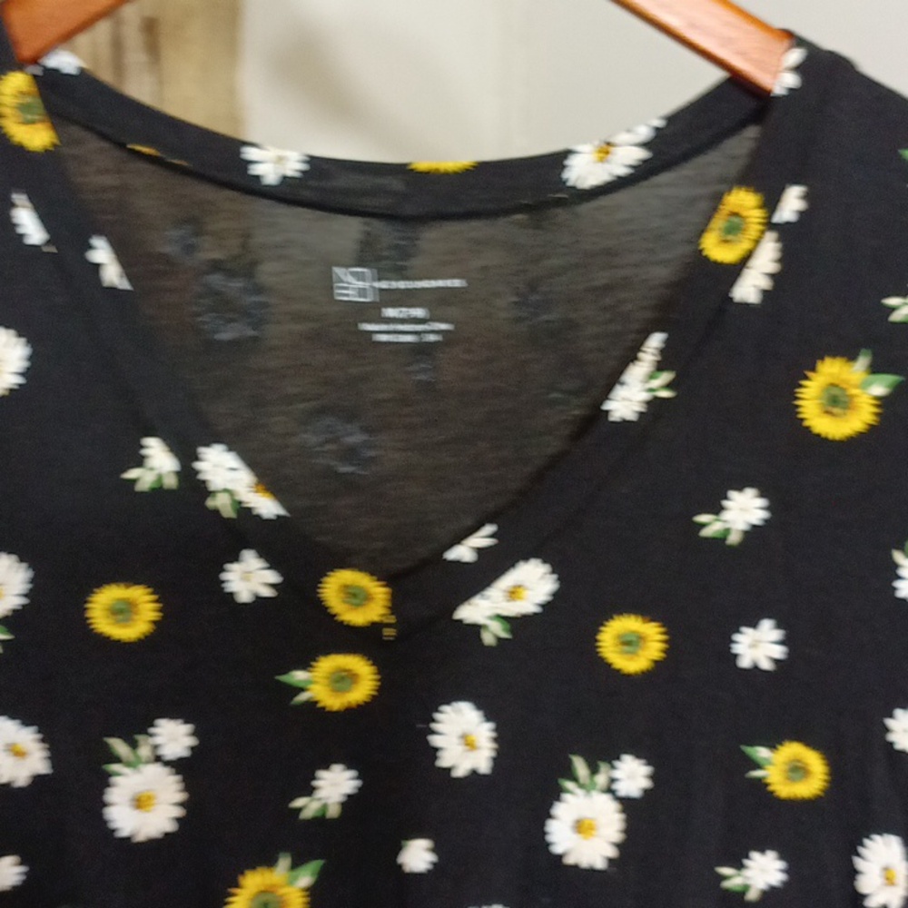 no boundaries floral print twisted front blouse (FLAWED) - Picture 4 of 6